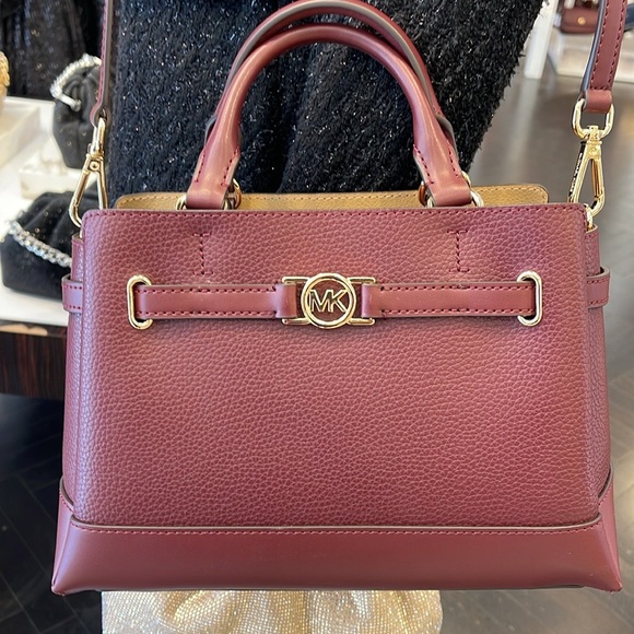 Michael Kors Reed Small Satchel Crossbody Center Zip Bag
Color: OXBLOOD 
NWT - Picture 2 of 16